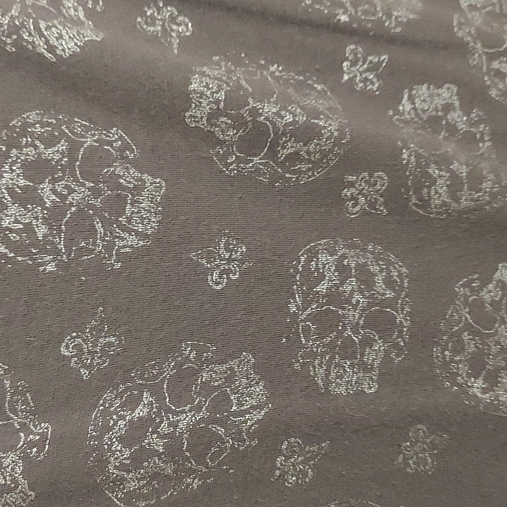 Metallic skull scoop neck tshirt